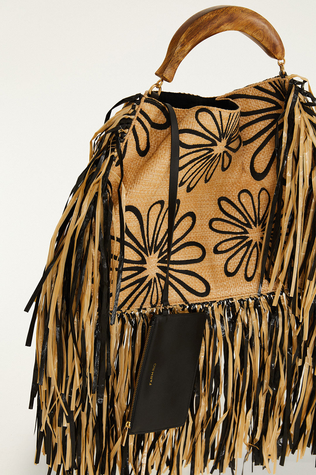 mini bolso de rafia con flecos