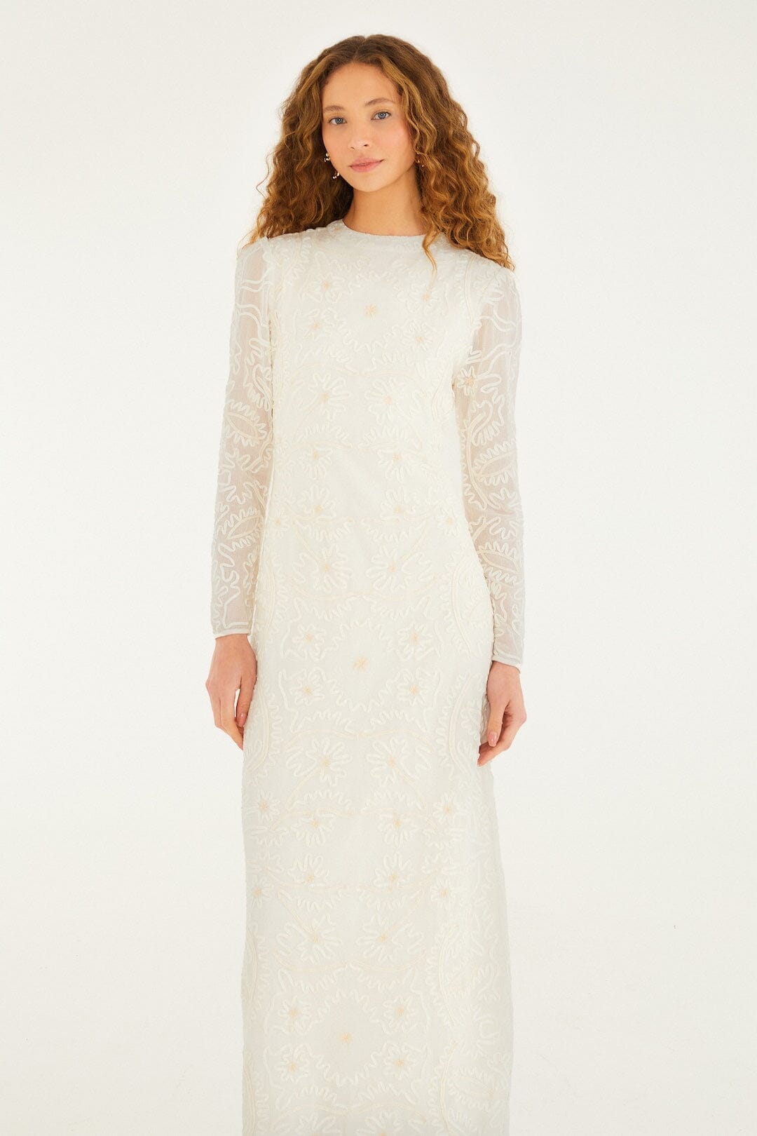 vestido midi de manga larga con bordado blanco roto