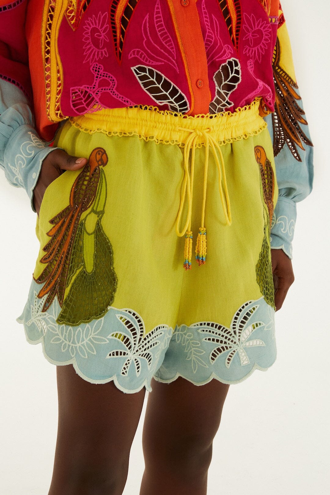 Short Multicolor Bordado Usiacuri Richelieu