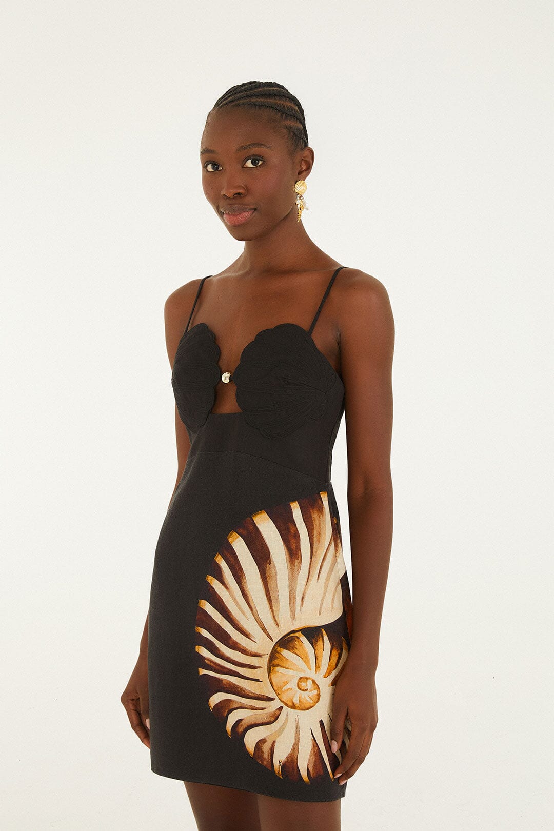 Mini Vestido Ammonite Negro con Corpiño de Concha y Cut-Out