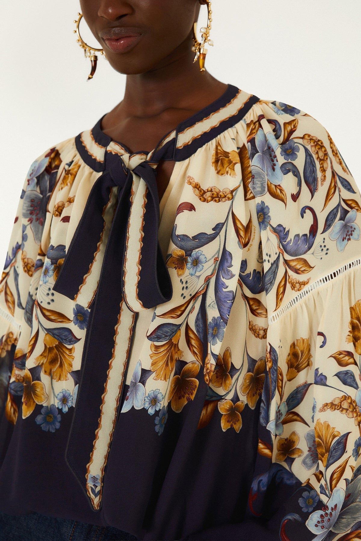 Blusa Golden Nature con Lazos de Manga Larga