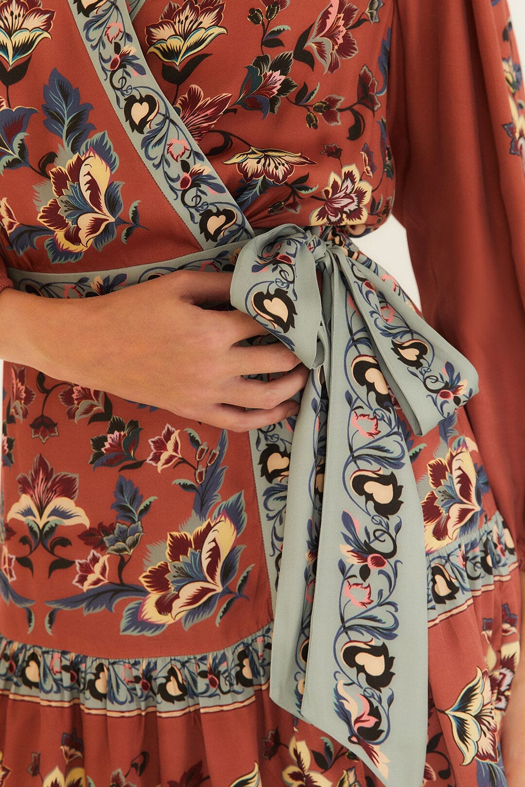 Mini vestido cruzado Floral Beauty Tapestry