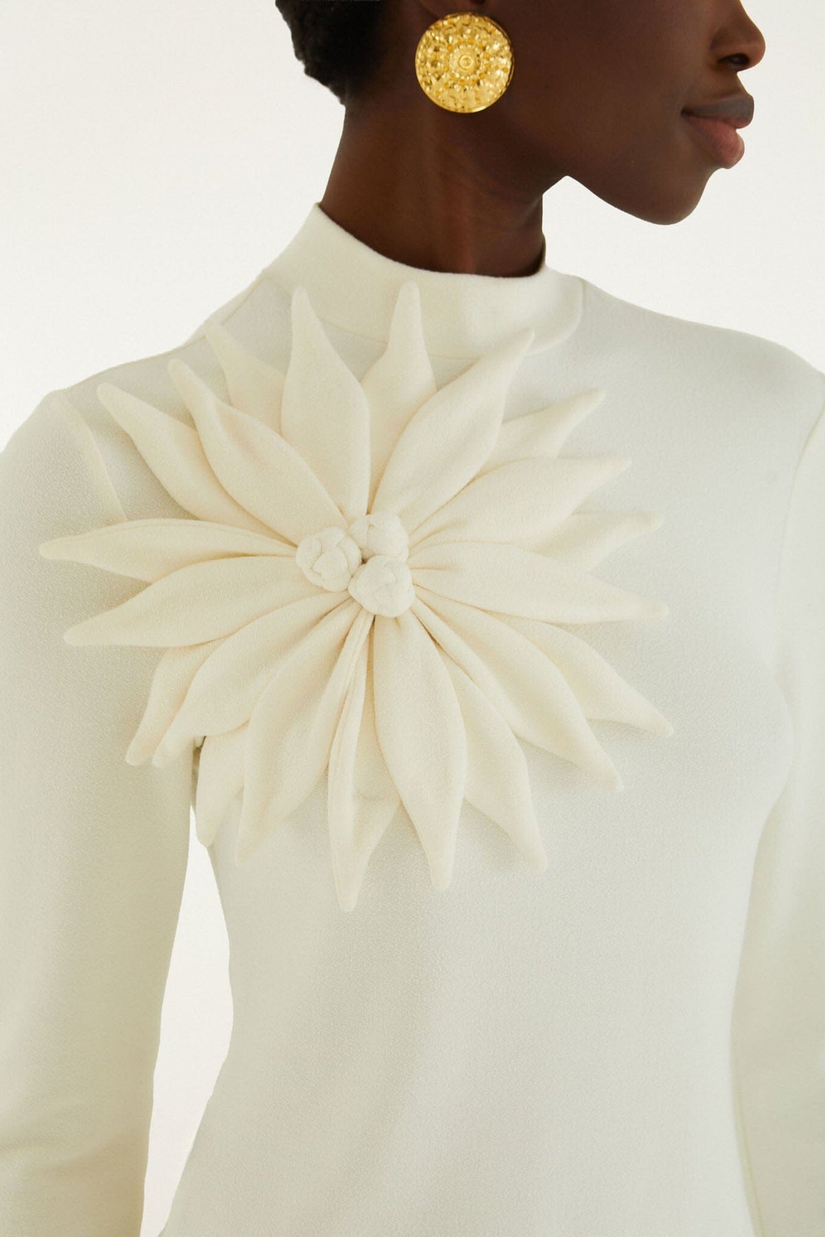 Blusa de manga larga con flor 3D