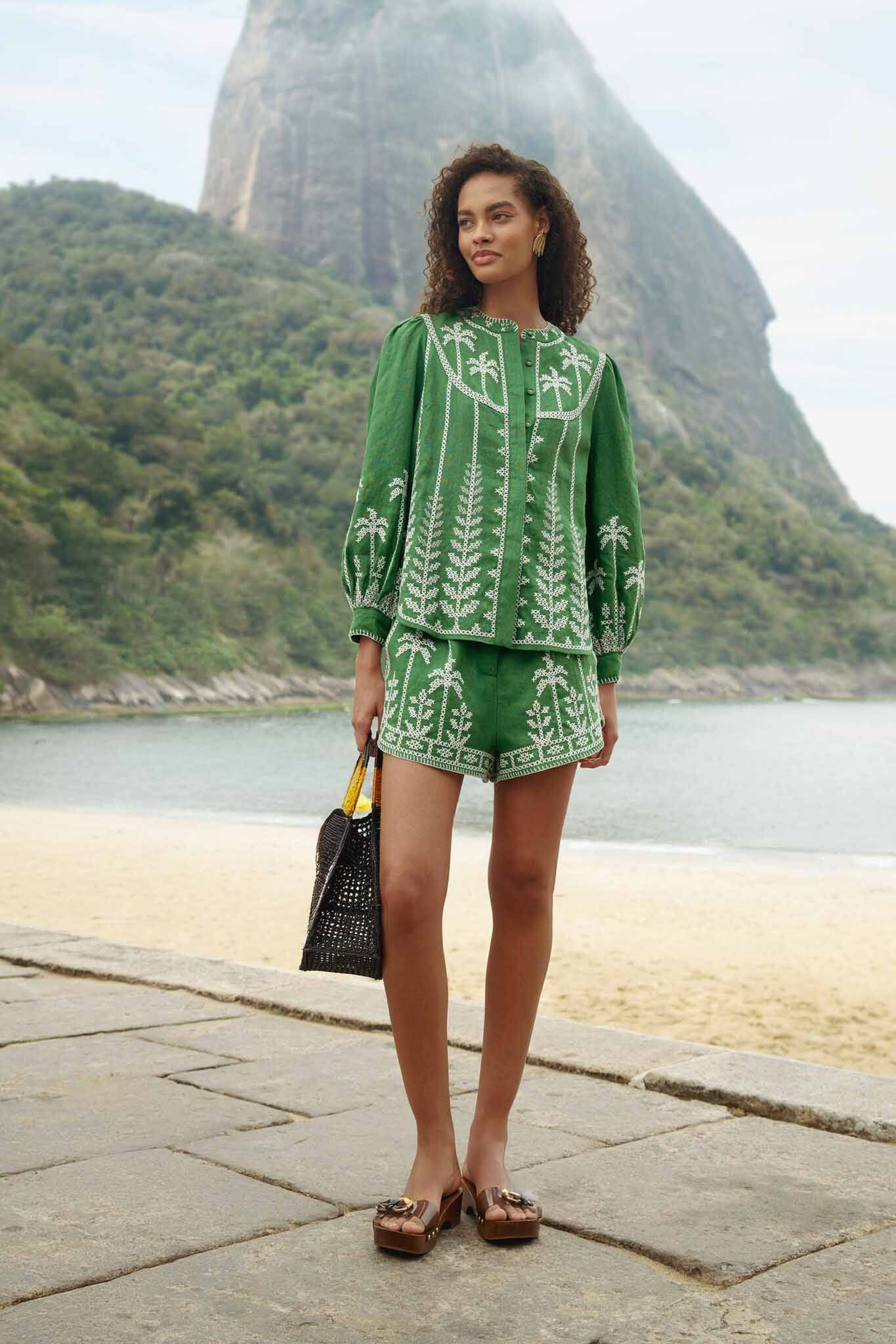 Short Bicolor con Bordado de Punto de Cruz