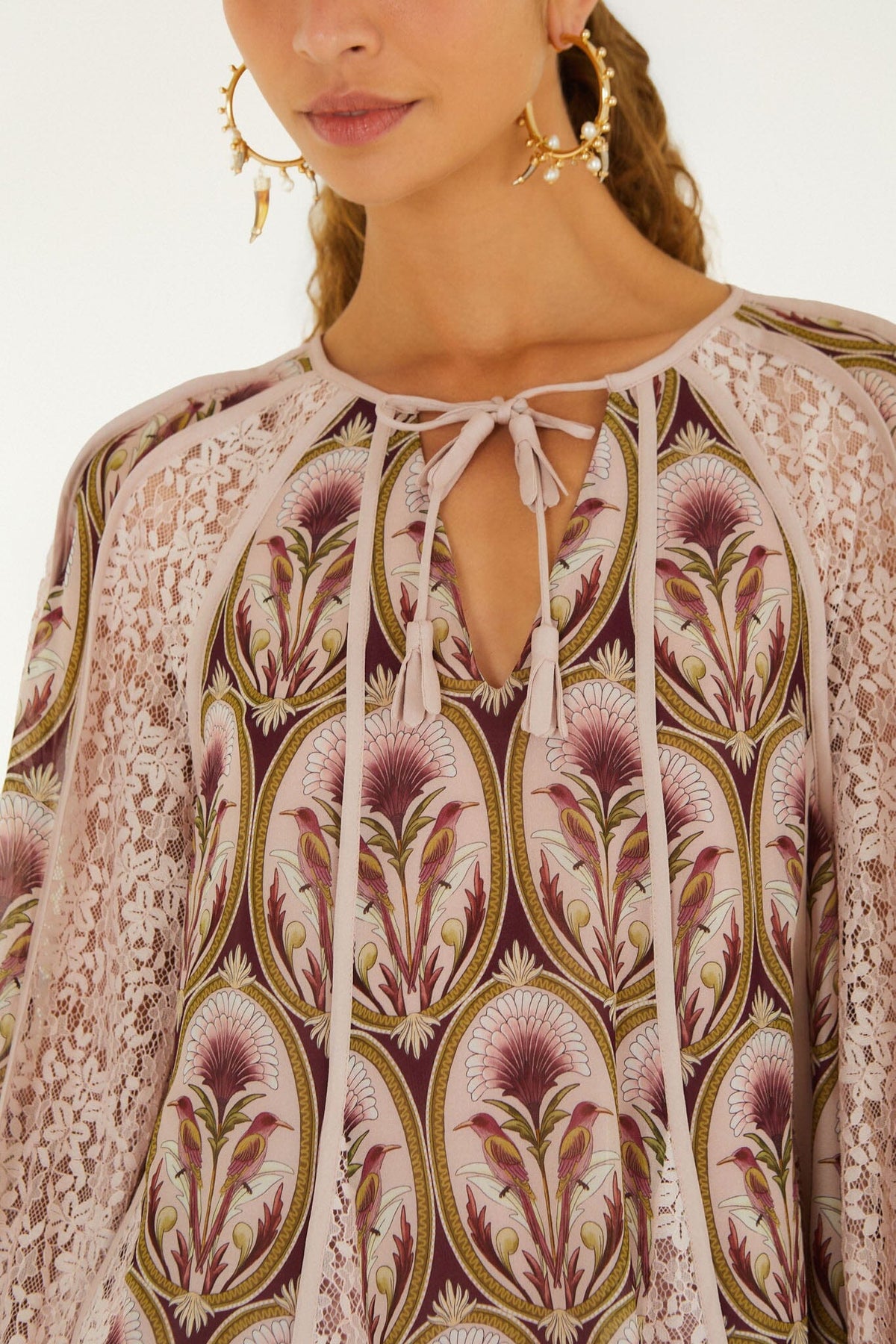 Blusa de Encaje Birds Tree Garden de Manga Larga