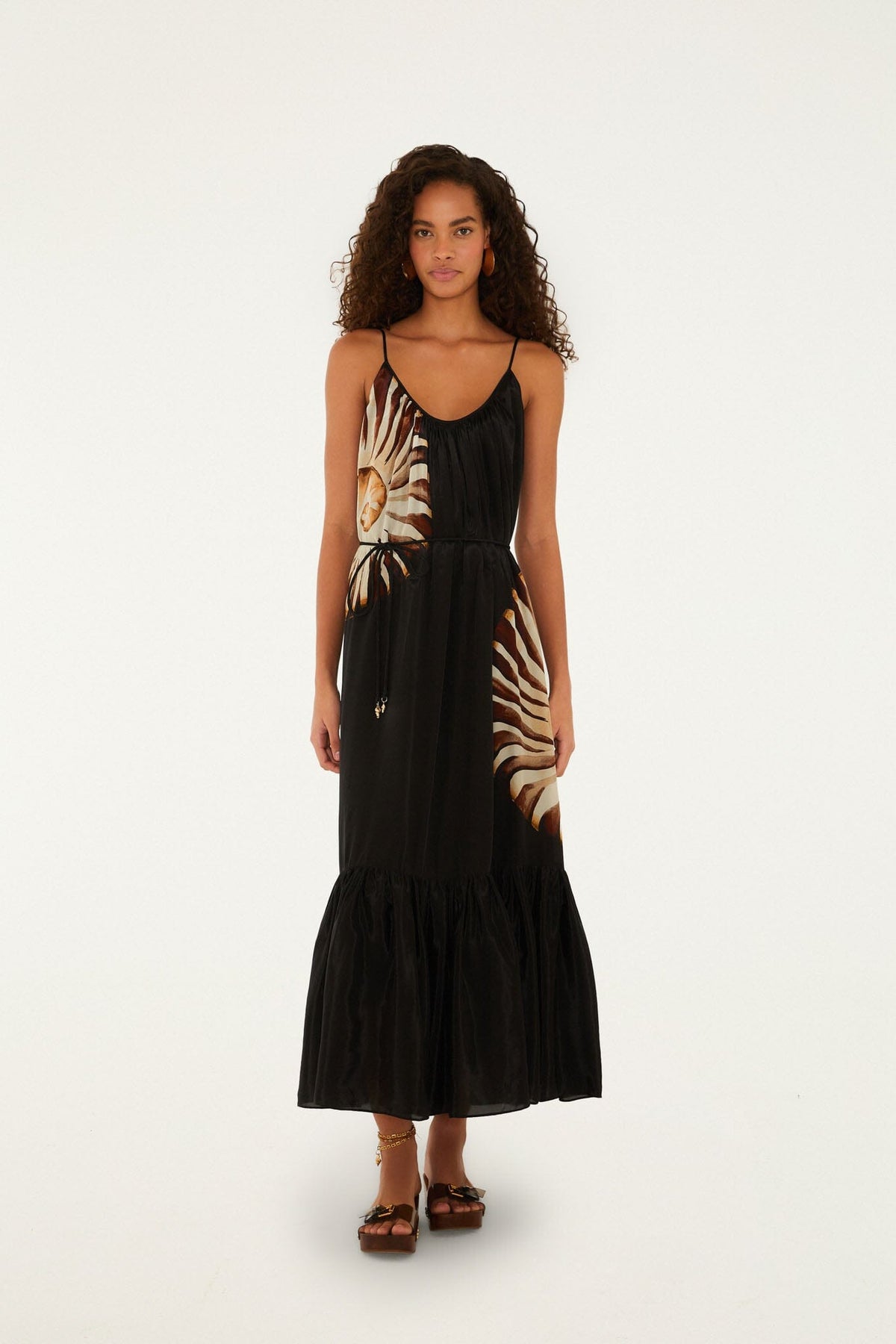 Maxi Vestido Ammonite Negro con Cinturón, Bolsillos y Espalda Descubierta