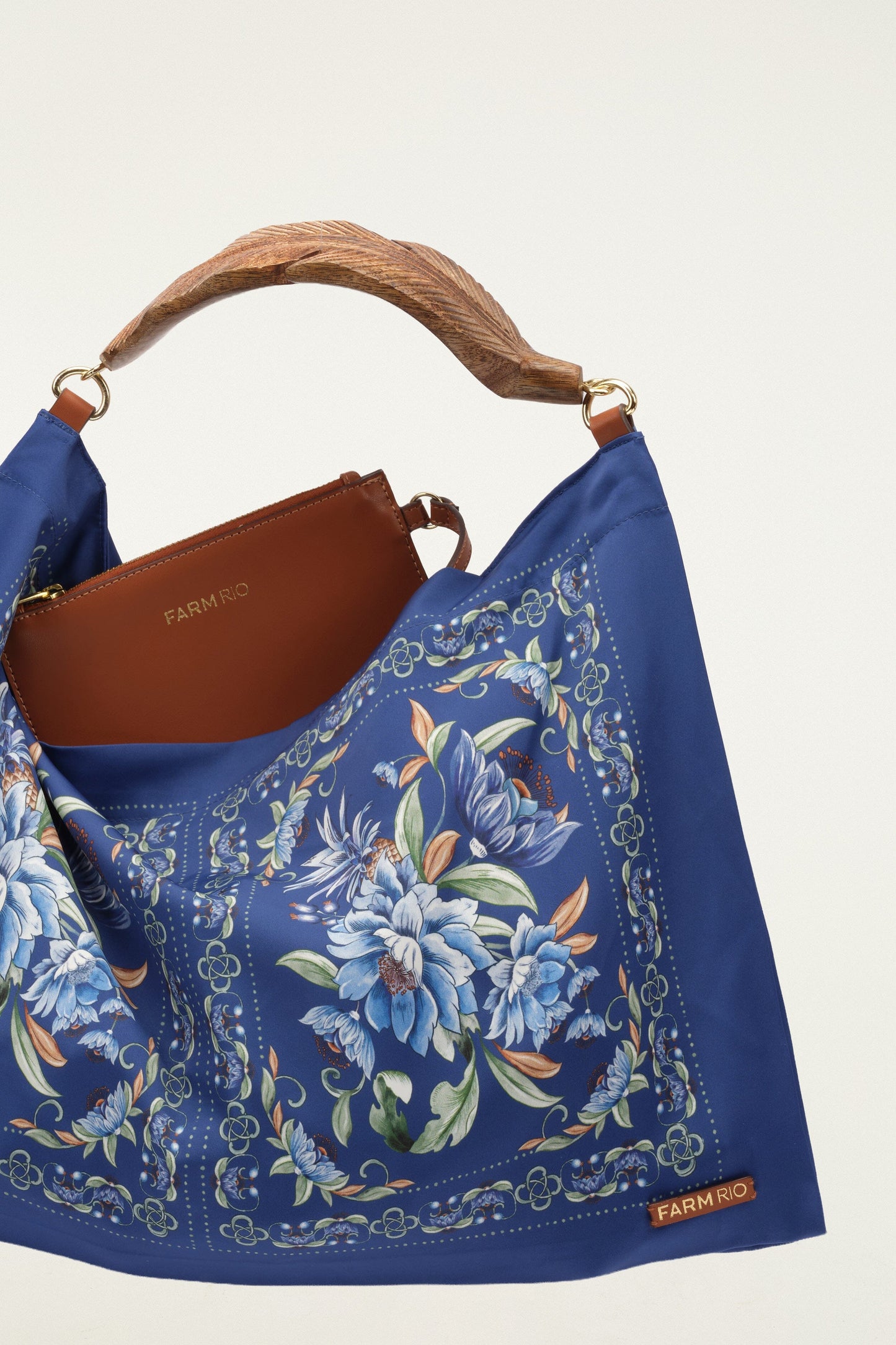 Bolsa Pañuelo Pequeña de Satén Azul Flores