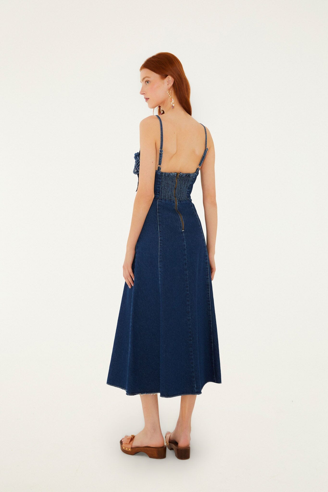 Vestido Midi de Mezclilla con Flor 3D y Abertura
