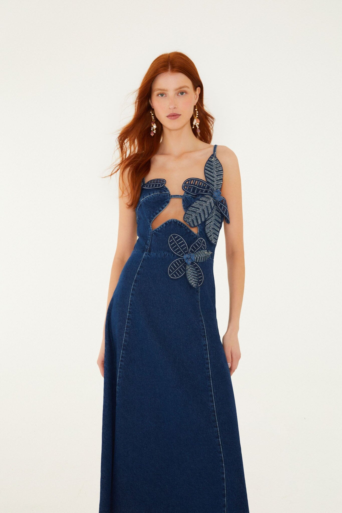 Vestido Midi de Mezclilla con Flor 3D y Abertura