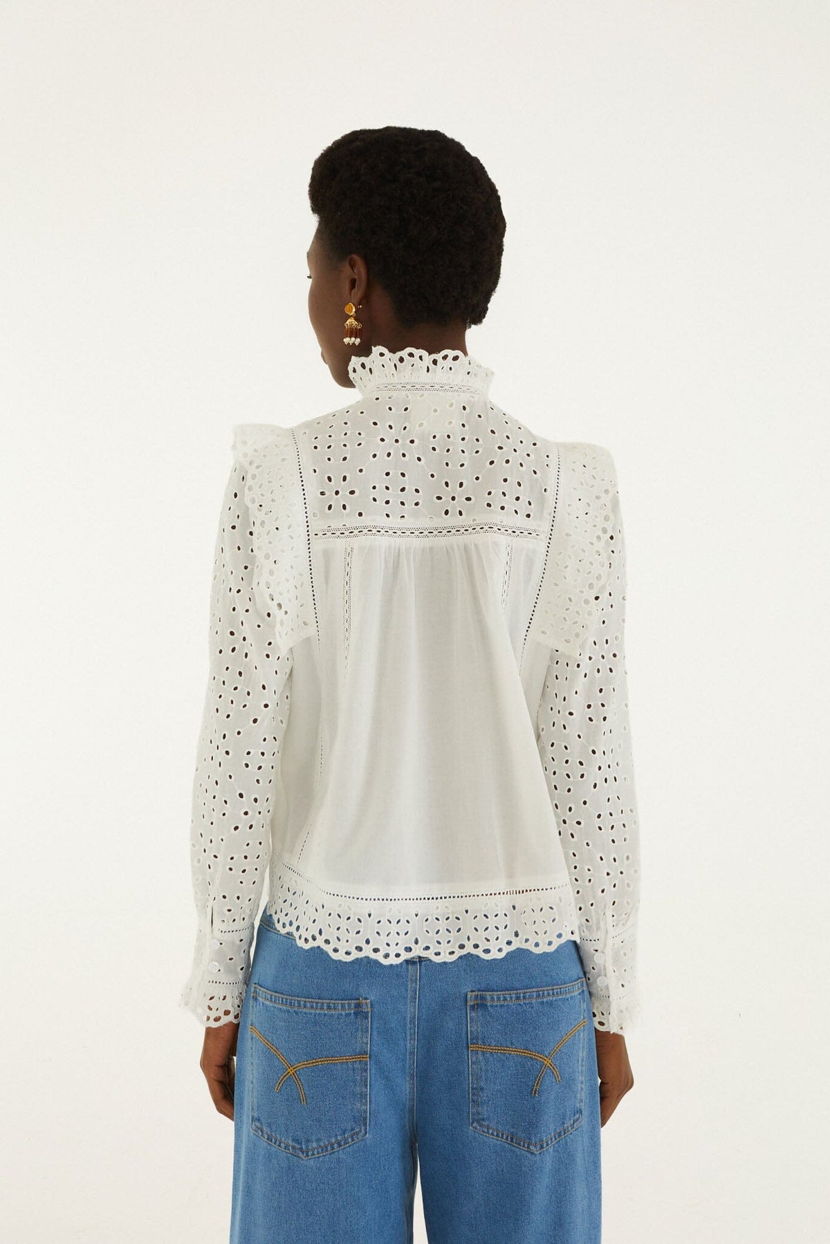 Blusa con Ojillos de Manga Larga