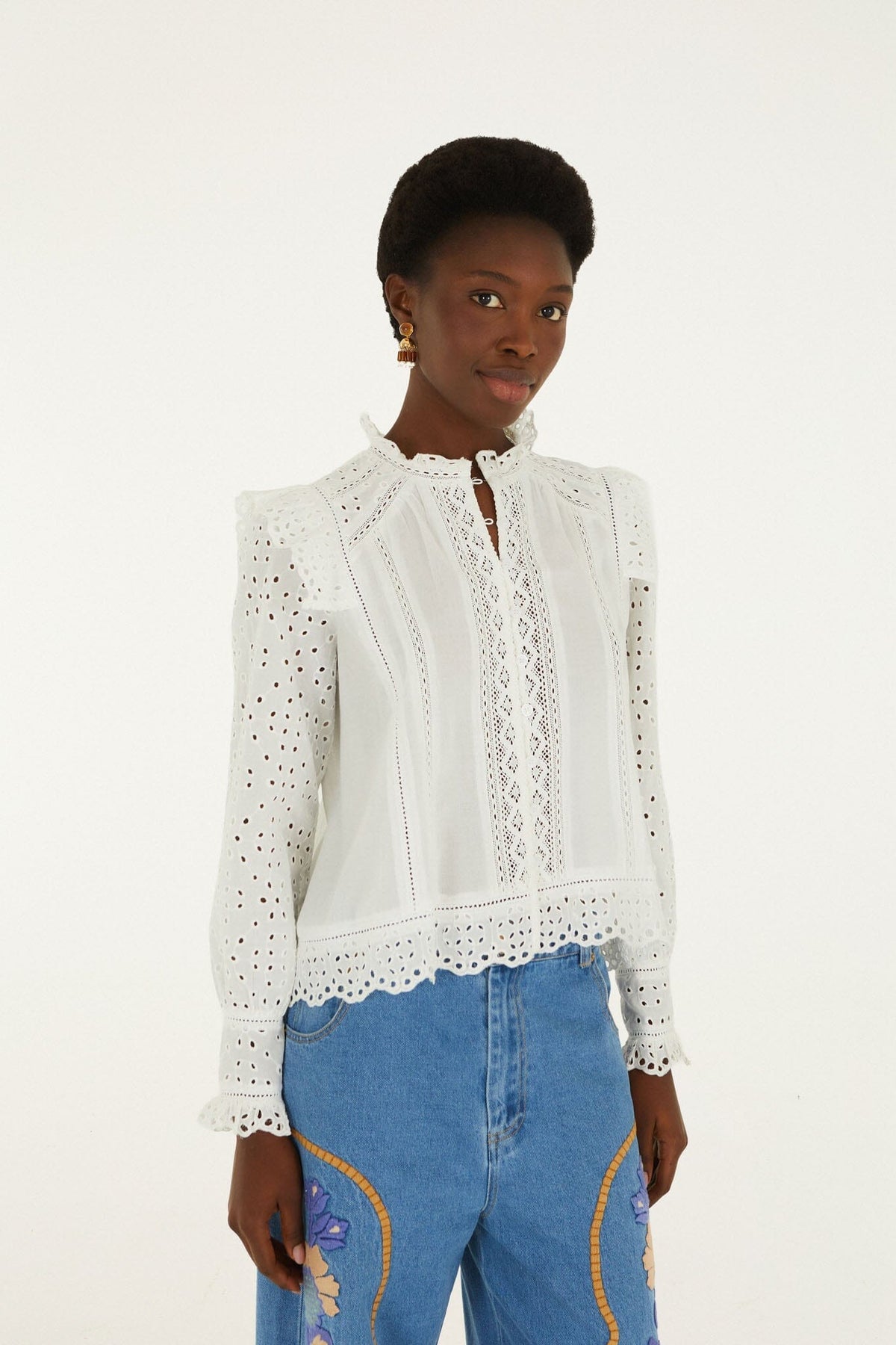 Blusa Eyelet con olanes de manga larga