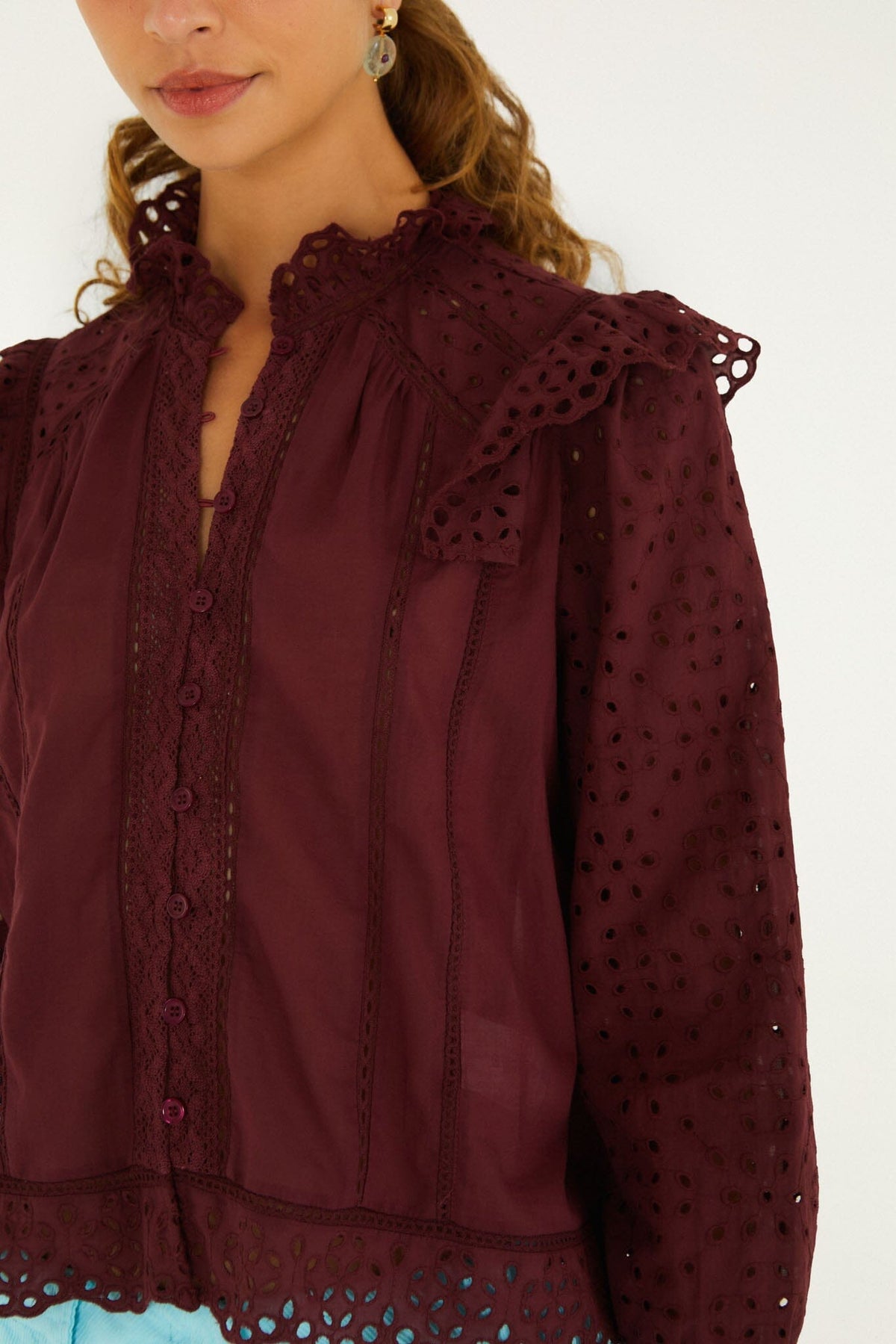 Blusa Eyelet con olanes de manga larga