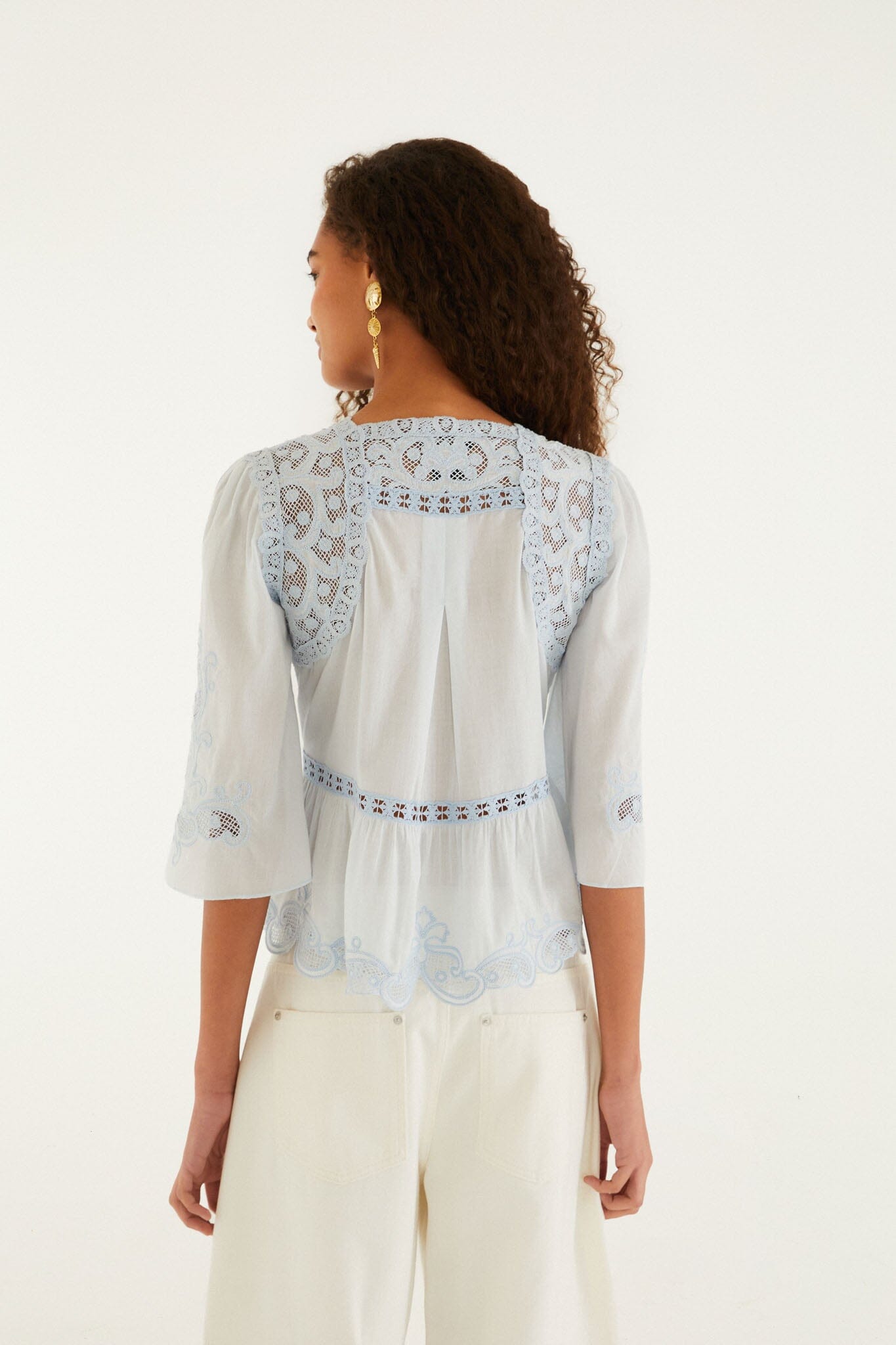 Blusa Azul Claro Richelieu de Manga Corta