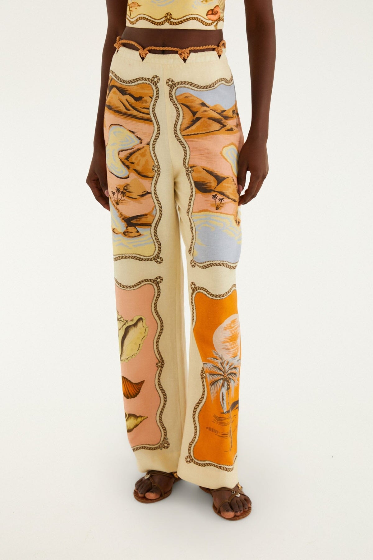 Pantalones Rio Souvenir Multicolor con Estampado de Pañuelos y Detalle de Cuerda