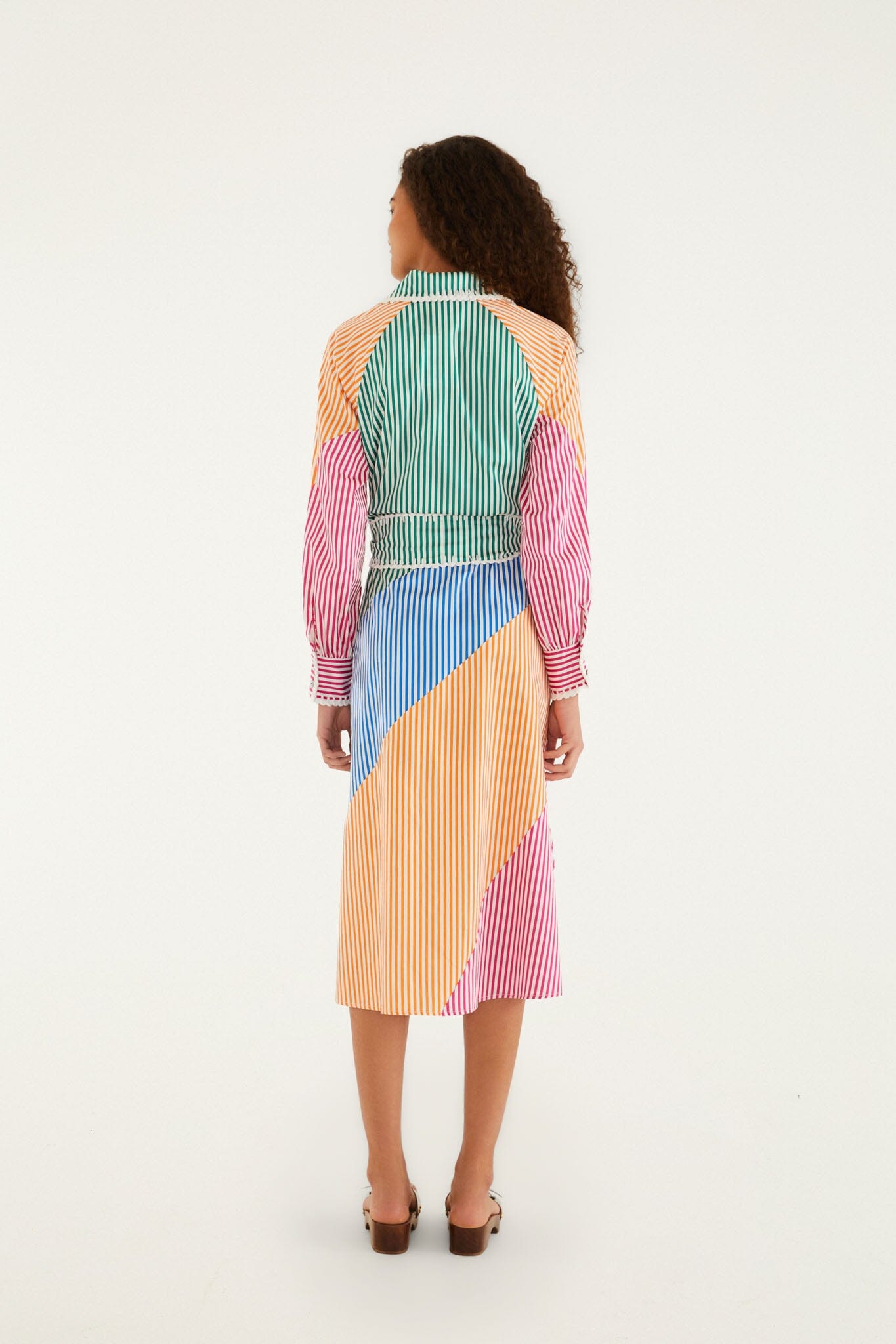 Vestido Midi Multicolor a Rayas Bordado con Cinturón