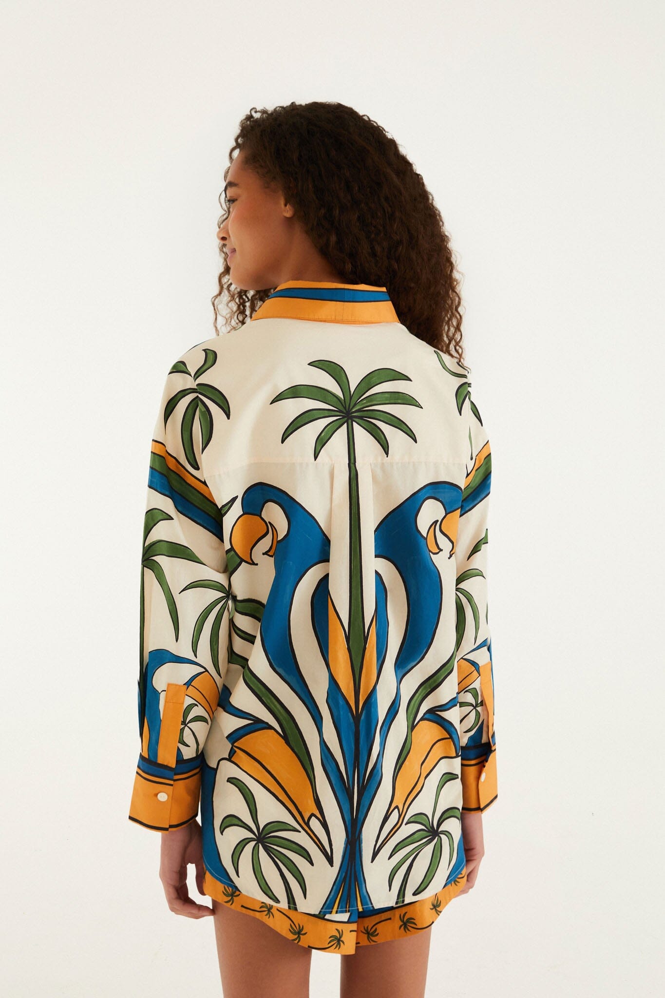 Camisa Tropical Multicolor con Cuello y Botones