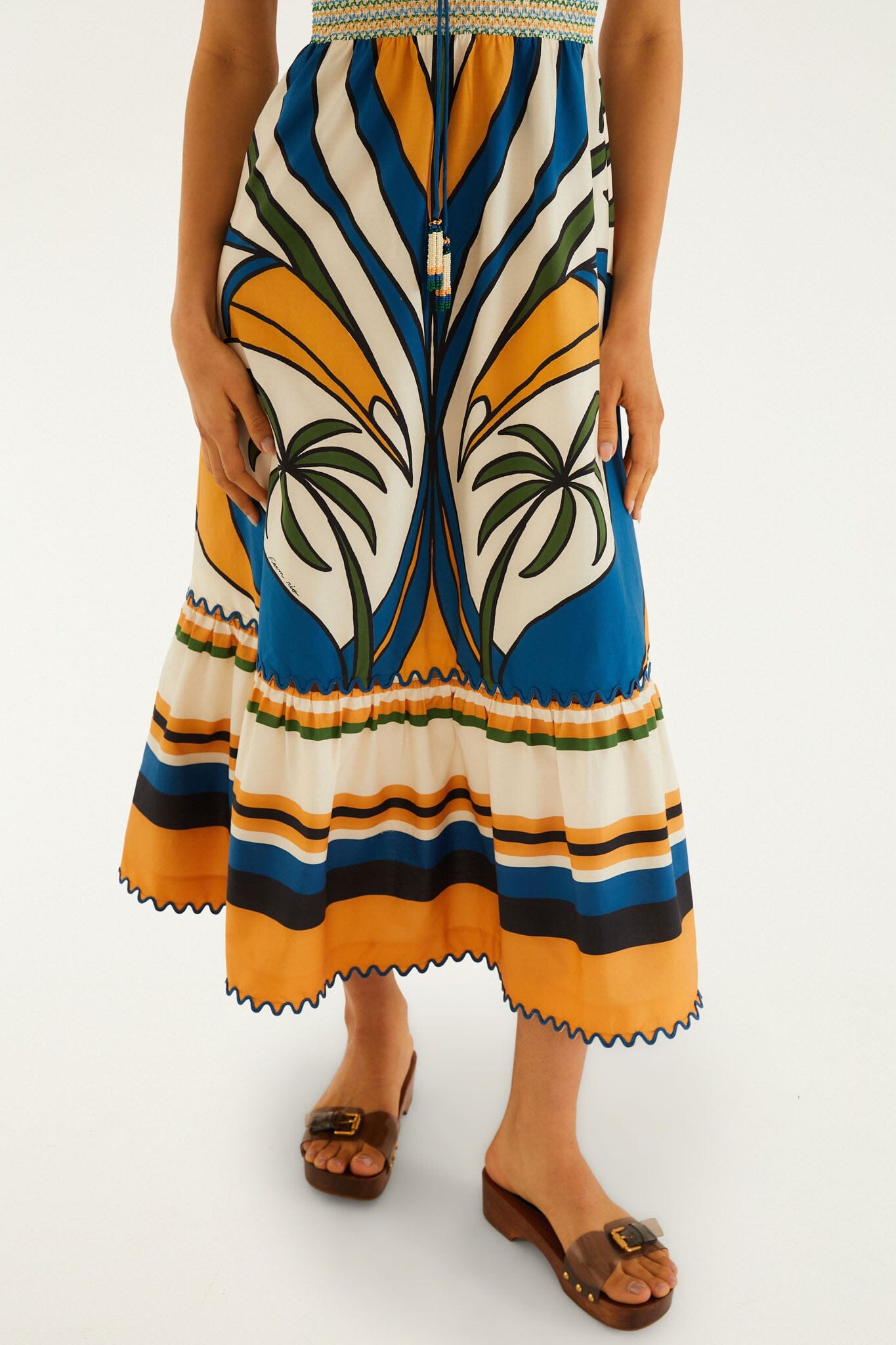 Maxi Vestido Tropical Multicolor con Detalle Ondulado