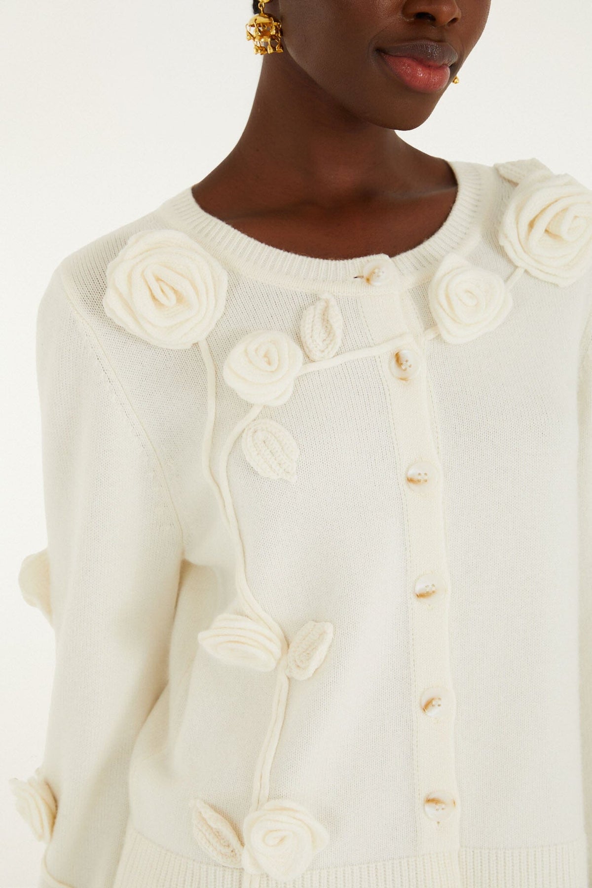 Cardigan Tejido Blanco Hueso con Flores 3D y Botones