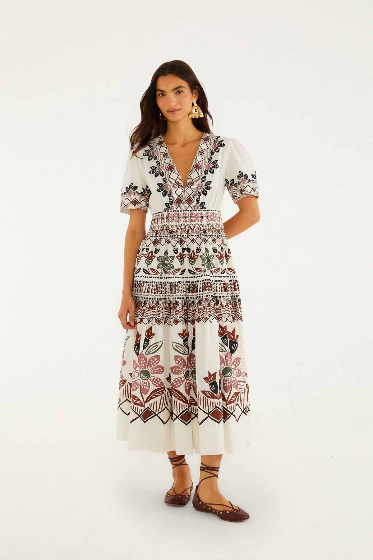 Maxi Vestido Blanco Invierno Ainika Flores Rústicas de Manga Corta