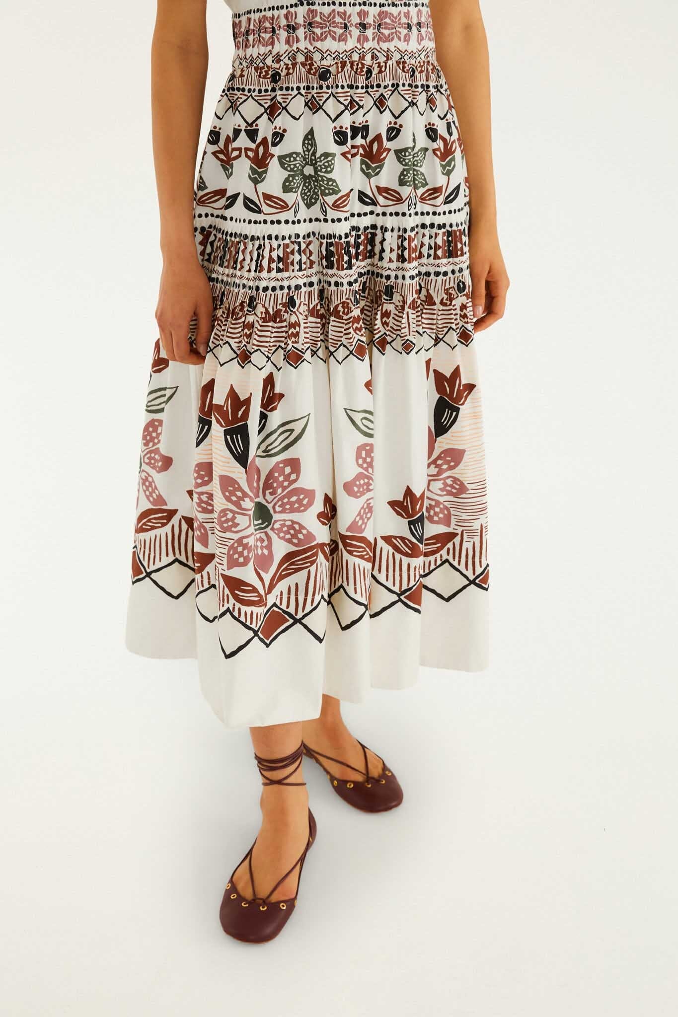 Maxi Vestido Blanco Invierno Ainika Flores Rústicas de Manga Corta