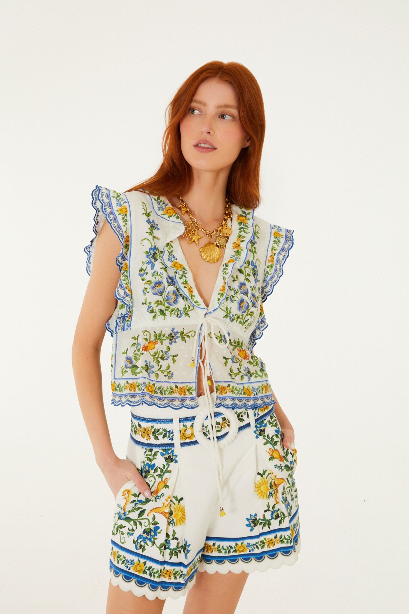 Short Blanco Hueso Emily Floral Tapestry con Cinturón