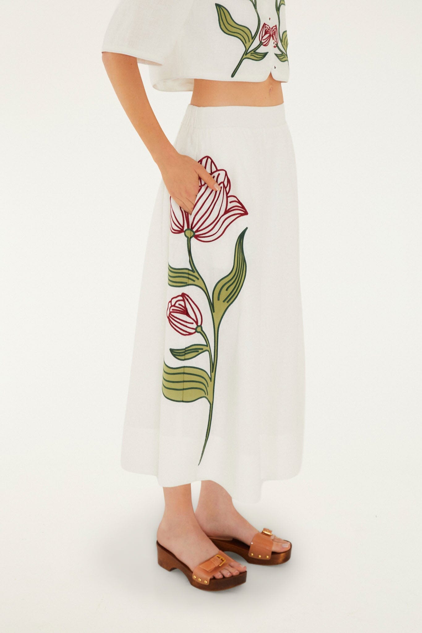 Falda Midi Blanco Hueso Bordada con Flores