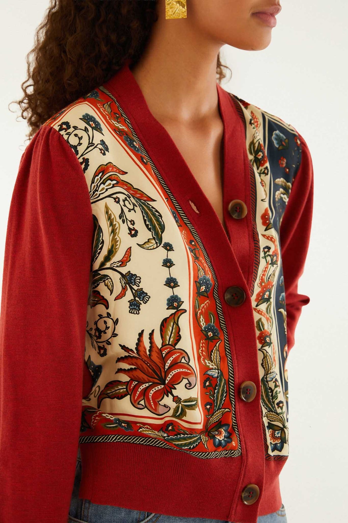 Cardigan Tejido Ainika Garden Rojo con Estampado de Pañuelo y Botones