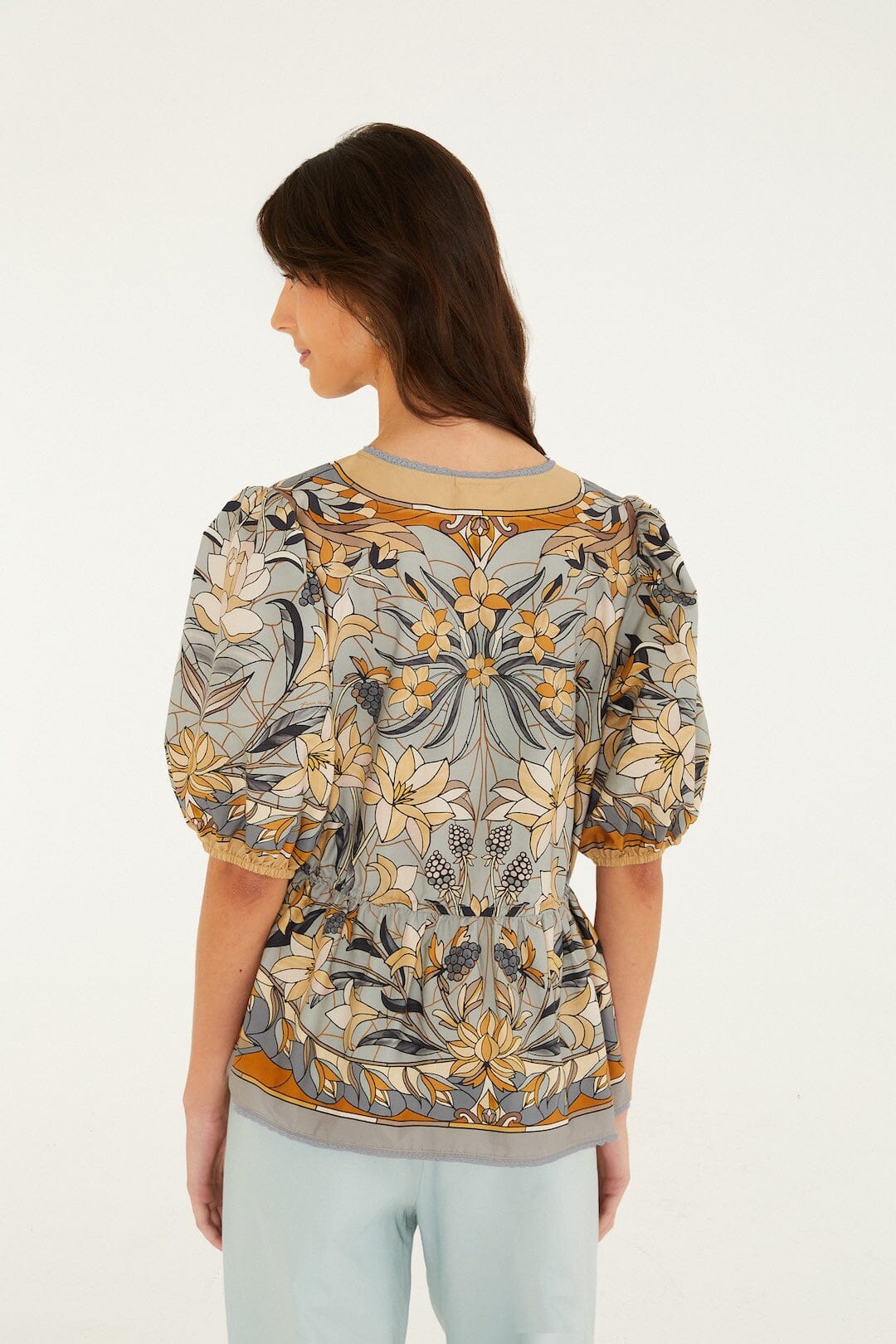 Blusa Stained Glass Beauty con Cordón y Botones