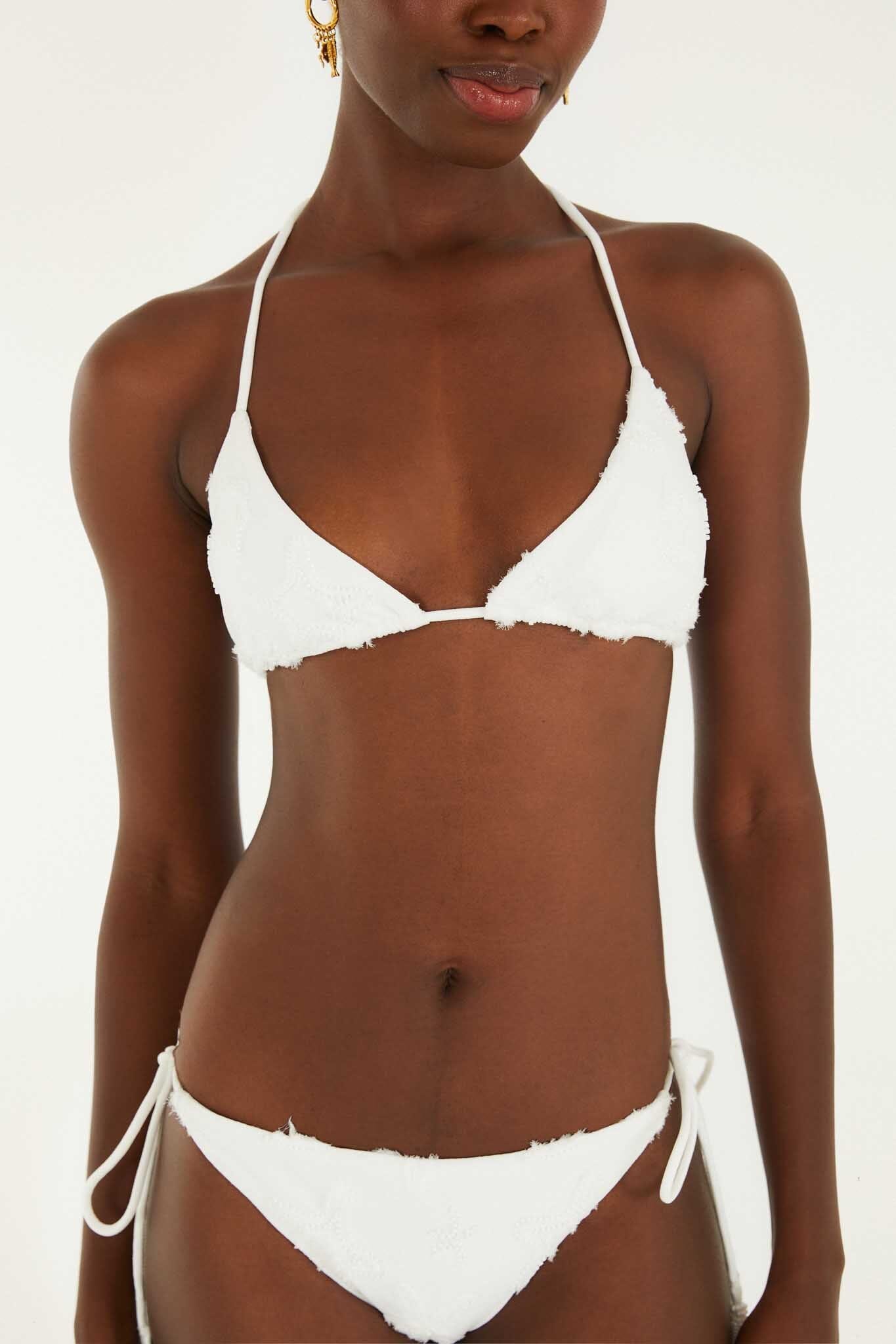 Top de Bikini Triangular con Lazo al Cuello
