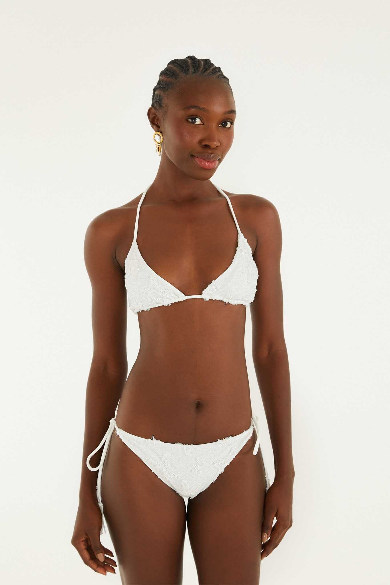 Top de Bikini Triangular con Lazo al Cuello