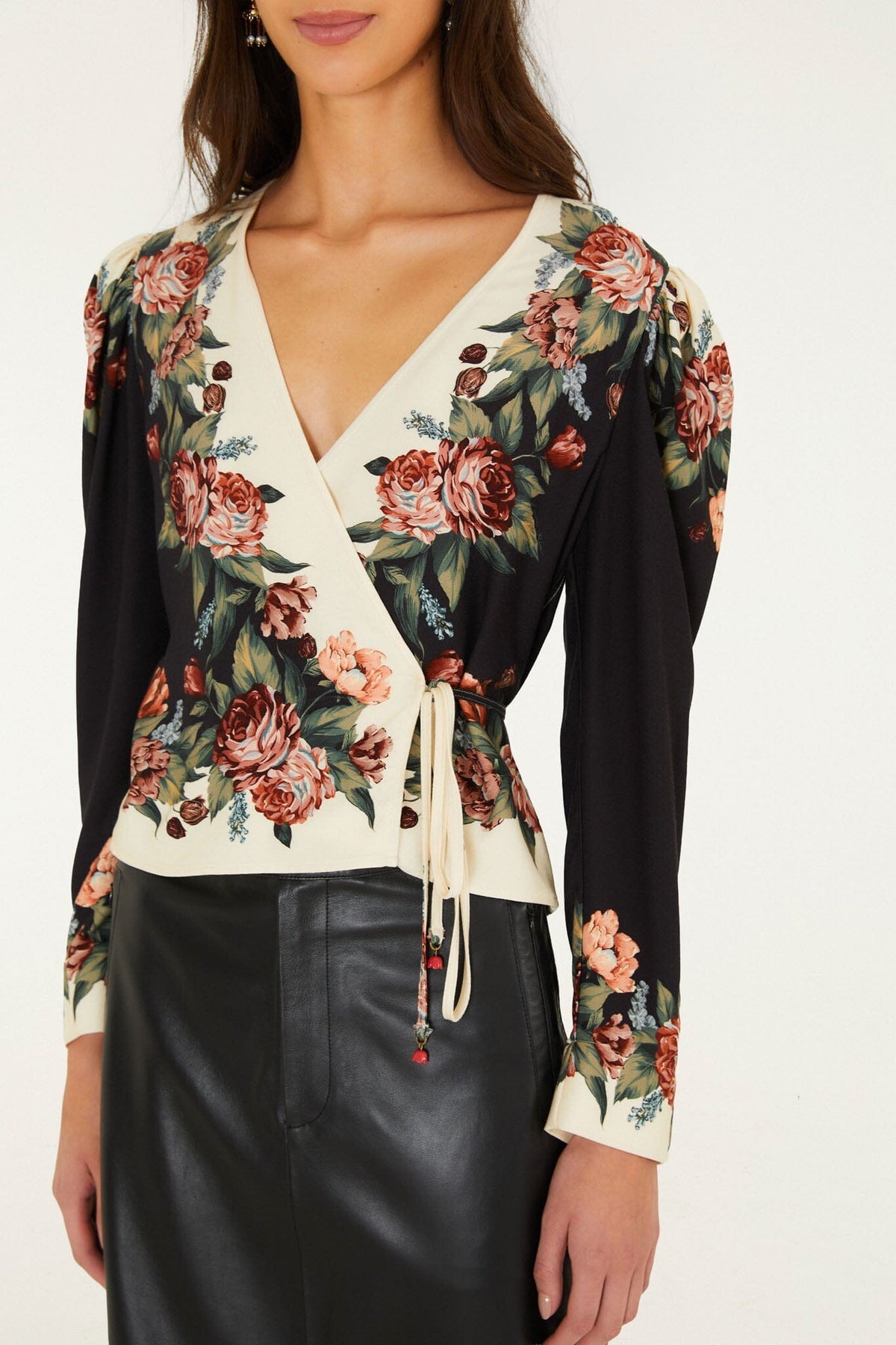 Blusa cruzada Winter Floral de manga larga