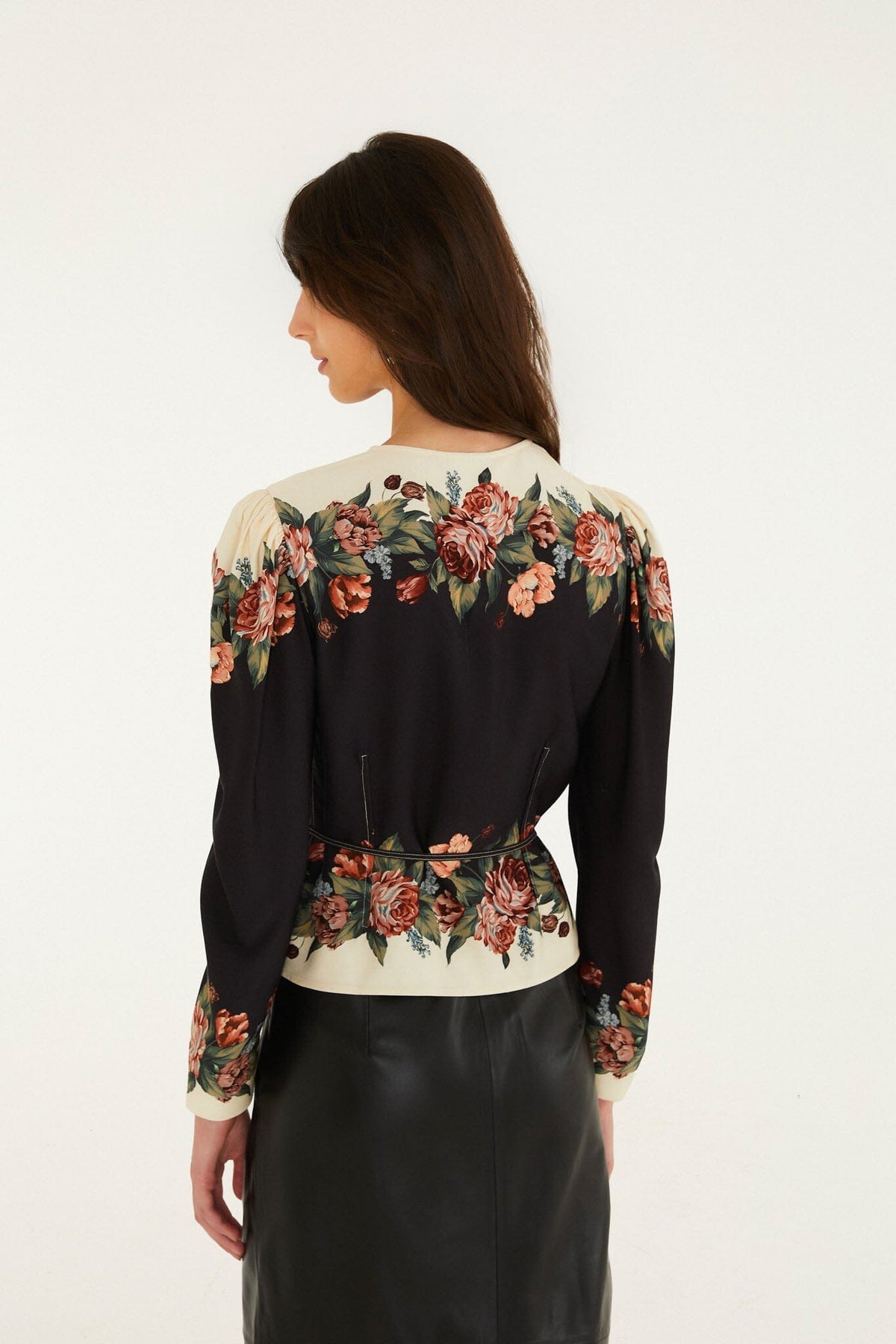 Blusa cruzada Winter Floral de manga larga